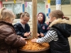 Les petits Beaunois, les mains dans la terre