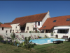 Dormir chez l'habitant dans un cadre bucolique avec La Maison Rouge, petit havre de paix à Ladoix- Serrigny