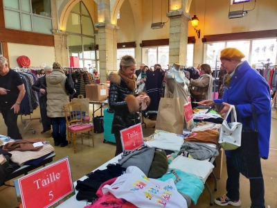 Beaune en Action - Atmosphère animée et conviviale au déballage avec plus de vingt commerçants