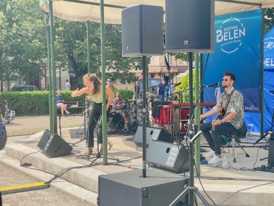 Festival Belen – Natascha Rogers enchante la place Carnot sous le soleil de Beaune