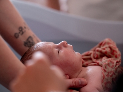 Beaune - Le post-partum autrement avec Maryline Alonso qui propose le Rituel du Bain Sensoriel, une bulle de douceur pour bébé et ses parents
