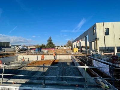 Beaune – Centre nautique : les murs s’élèvent, la toiture arrive, le chantier entre dans sa phase décisive