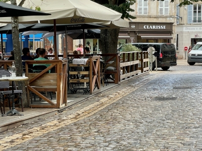 Beaune - Ivre au volant, il percute la terrasse du Lazare Carnot et est interpellé