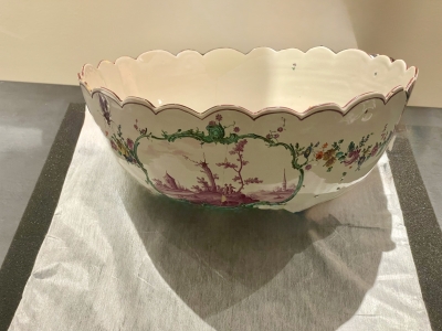 Musée des Beaux-Arts de Beaune - Série « Trésors cachés » :  le raffinement d’Aprey s’invite à Beaune : le saladier de Gervais-Protais Pidoux, un joyau du XVIIIᵉ siècle