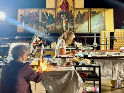 Beaune – Le polyptyque du Jugement dernier passe une dernière fois sous la loupe des restaurateurs avant son départ pour Versailles