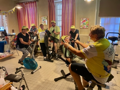 Beaune - A l’EHPAD de la Charité, le défi vélo pulvérise les records et fait tomber les barrières entre les générations