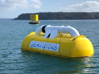 "Transformer le mouvement du flotteur en électricité" : à Brest, essais réussis pour une entreprise qui veut produire de l'énergie verte grâce aux vagues