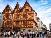 Dijon - La Maison aux Trois Visages retrouve ses couleurs médiévales