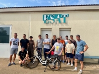 Beaune - Un vélo électrique pour plus d’autonomie offert à l’ESAT du Clos Chameroy par les Cyclos Costaloriens 