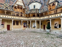 Beaune – De Guigone à Paul Berbey : les mémoires de l’Hôtel-Dieu en graffiti