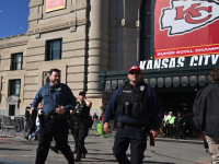 Etats-Unis : des tirs font au moins un mort et une dizaine de blessés à Kansas City, lors de la parade du Super Bowl