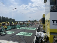 Tour de France 2026 à Chalon - Les élus et les jeunes Chalonnais s’offrent un tour de piste avant les champions