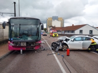 Dijon - Collision entre un bus Divia et une voiture, cinq blessés légers