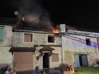 Molinot - Un feu de toiture mobilise 33 pompiers dans la nuit, aucune victime