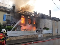 Grancey-sur-Ource - Trois pavillons en proie aux flammes