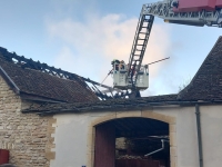 Pommard - Un feu de toiture dans un domaine viticole mobilise 40 sapeurs-pompiers, 12 personnes prises en charge