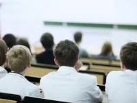 Dijon : les étudiants en médecine vent debout contre la loi sur la régulations des médecins générales