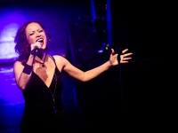 CARNABAND'S SHOW - La chanteuse Candice Parise enverra des paillettes dans les yeux et cajolera les oreilles au cours du Carnaband’s Show de ce 25 février