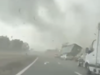 Sur l'A72 dans la Loire, une tornade renverse un poids-lourd 