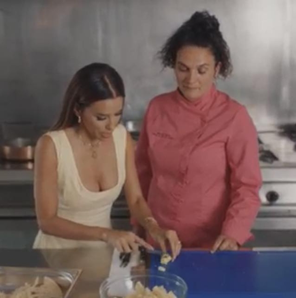 La bourgogne à l’honneur sur CNN avec Eva Longoria : les œufs pochés à la crème de Cîteaux   mis en lumière au Château du Clos de Vougeot