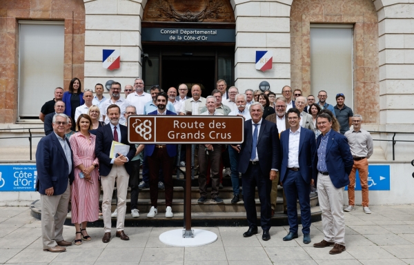 Route des Grands Crus de Bourgogne  François Sauvadet réunit tous les maires des communes traversées : cap sur les 90 ans de cet itinéraire mythique !