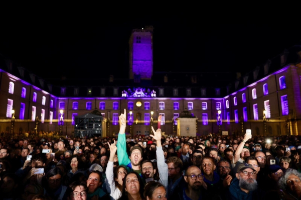 EN IMAGES - 20.000 personnes réunies sous l'orage pour le concert de rentrée de Dijon