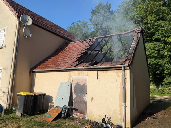 Darcey : important incendie de garages, 28 sapeurs-pompiers mobilisés