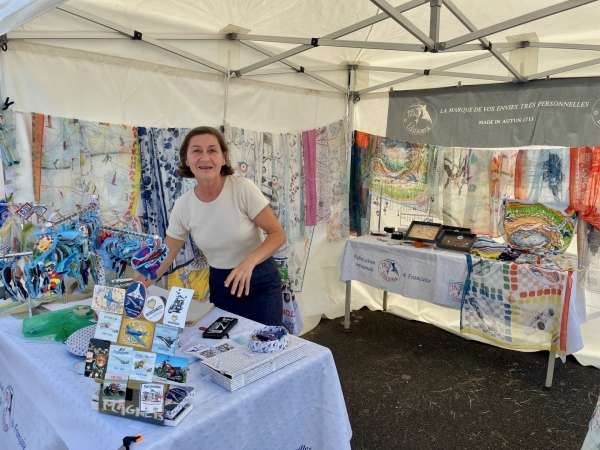 Beaune - Anne Vanier, l’artiste bourguignonne, transforme l’histoire de l’aviation en œuvres textiles