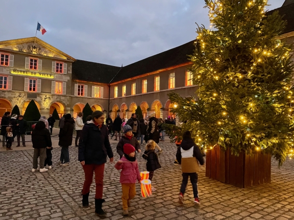 Beaune – Le défilé aux lampions ouvre la magie des fêtes mardi 9 décembre