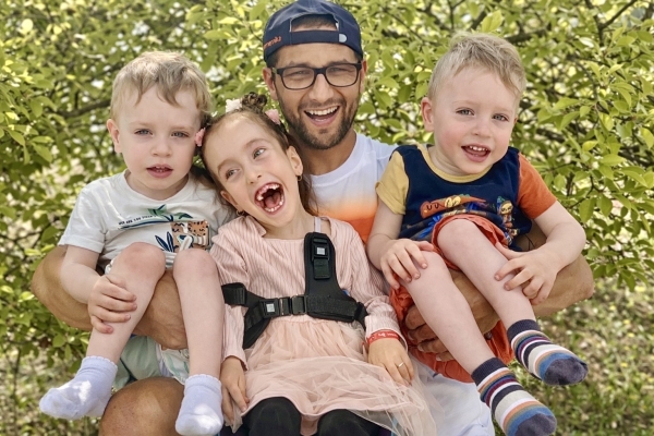 De Marseille à Dijon en courant : le défi solidaire de Mika Habib fait étape à Beaune ce samedi 25 avril