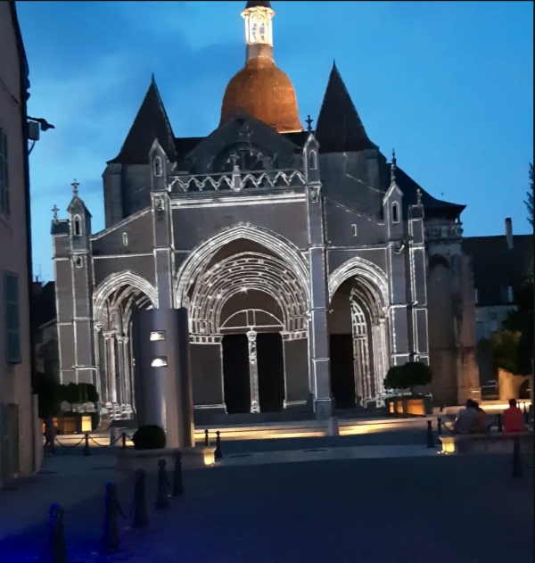 Beaune - La basilique Notre-Dame dévoile ses petits secrets à la lueur des lampes de poche