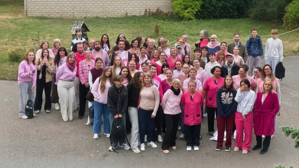 Beaune – Au lycée Jules-Étienne Marey, élèves et personnels voient la vie en rose pour sensibiliser au cancer du sein