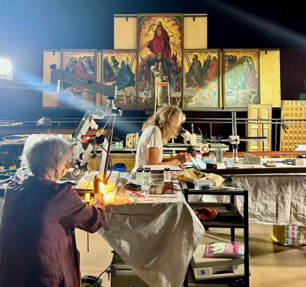 Beaune – Le polyptyque du Jugement dernier passe une dernière fois sous la loupe des restaurateurs avant son départ pour Versailles