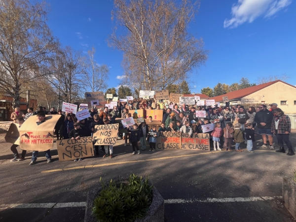Bligny-lès-Beaune - Une centaine de personnes mobilisées pour préserver l’avenir de l’école