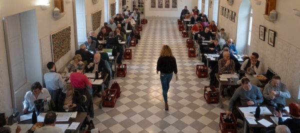Vins de Bourgogne - Le 40e concours des Vins de Chablis sous la présidence de Julia Scavo décerne 23 médailles