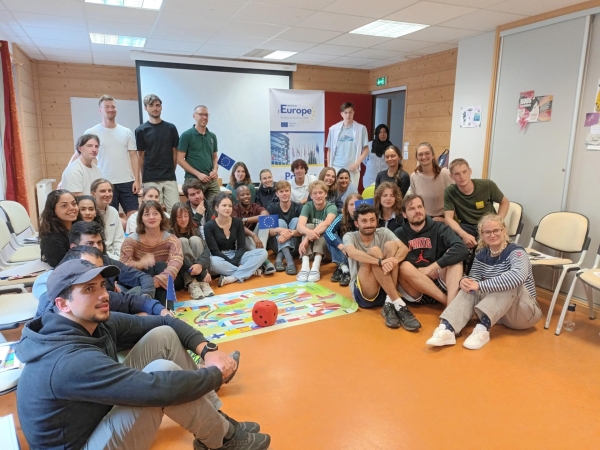 « Faire bouger les montagnes ensemble » -  33 jeunes européens en camp d’été dans le Jura pour la transition écologique