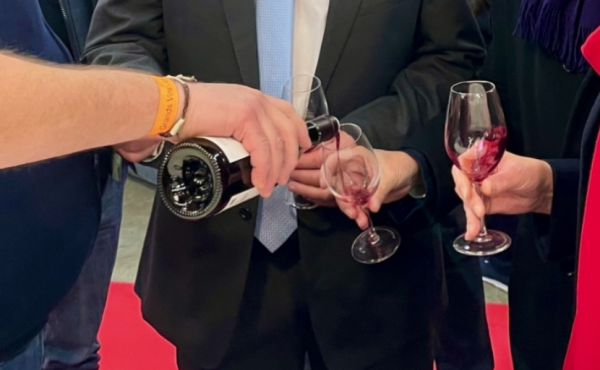Les vins de Bourgogne taxés à 200% aux États-Unis ? "Ça va complètement anéantir nos exportations", réagit la profession