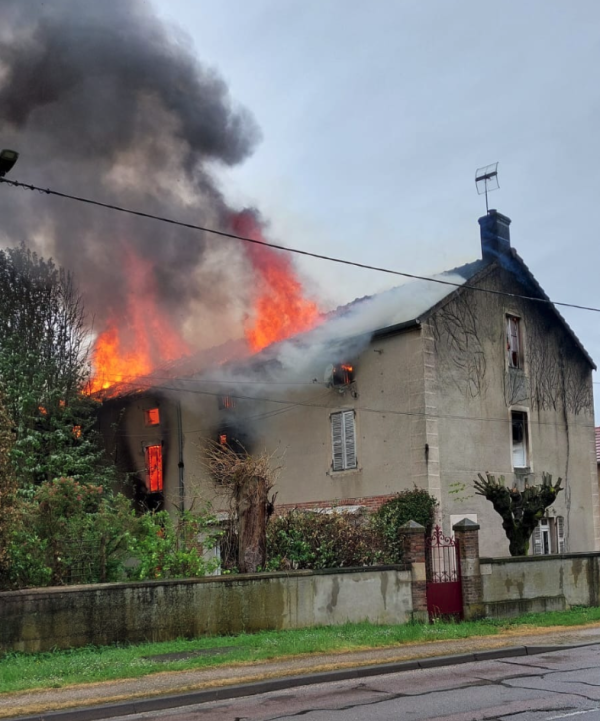 Pouilly-sur-Saône - Un feu d'habitation rapidement maîtrisé 