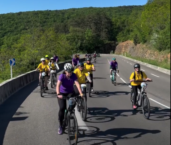 Tour de France Femmes - 150 cyclistes reconnaissent le contre-la-montre entre Gevrey-Chambertin et Dijon