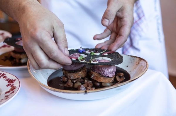 L’œuf en meurette plébiscité par 14 chefs pour la 5e édition du championnat du monde de l’œuf en meurette au Château du Clos de Vougeot