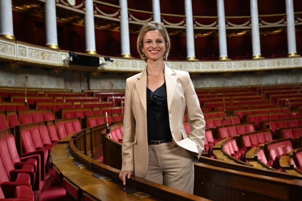 «  Clair et net ! Raphaël Glucksmann est candidat à la présidence de la République ! » pour la députée Océane Godard