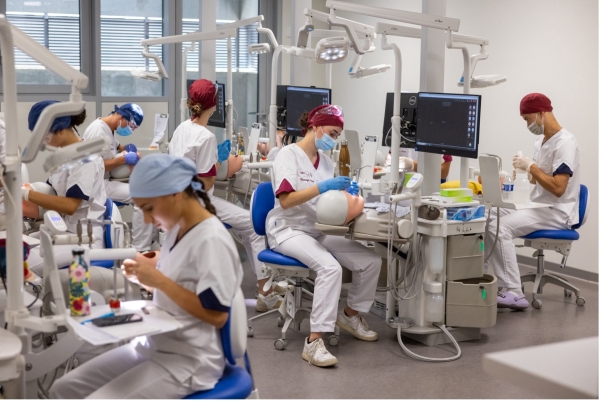 Région Bourgogne – Franche-Comté : 100 jeunes chirurgiens-dentistes seront formés chaque année 