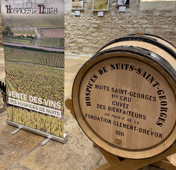 63e Vente aux enchères des Hospices de Nuits-Saint-Georges - La Cuvée des Bienfaiteurs, symbole de générosité et d'excellence parrainée par Éric Laugérias