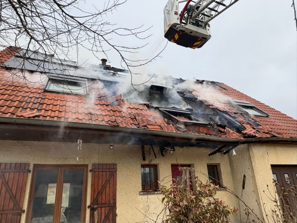 Genlis - Un incendie de toiture maîtrisé, aucun blessé