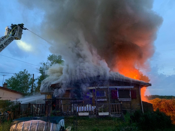 Lapperière-sur-Saône - Un incendie d’habitation mobilise 22 pompiers, une jeune fille hospitalisée