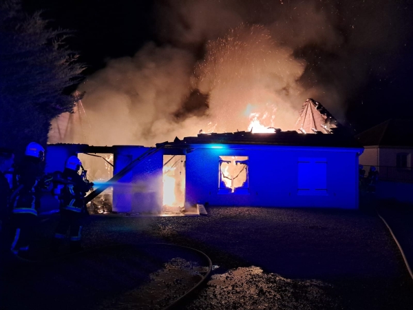 Montliot-et-Courcelles - Un pavillon totalement détruit par un violent incendie