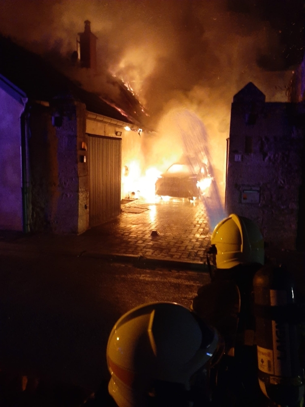 Marcenay - Un violent incendie ravage un pavillon en pleine nuit, une maison voisine sauvée des flammes