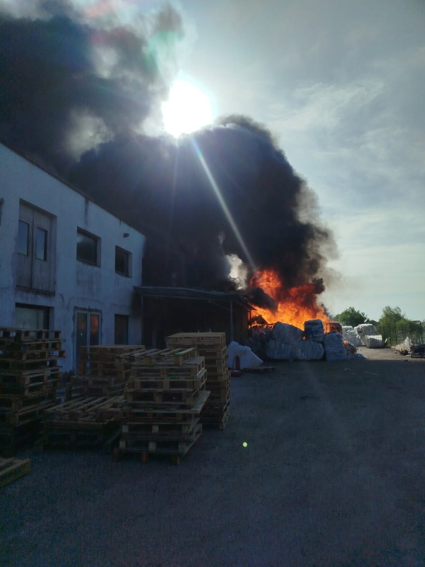 Auxonne - Important feu de cartons près de l’entreprise Global Hygiène, 41 sapeurs-pompiers mobilisés