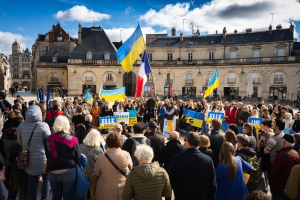 Dijon rend hommage aux victimes de la guerre en Ukraine et réaffirme sa solidarité