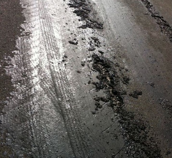 Phénomène de ressuage sur les routes départementales